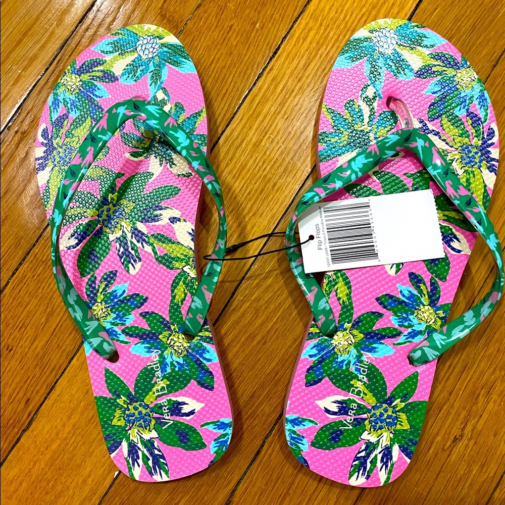 NWT Vera Bradley flip flops - size medium (M)